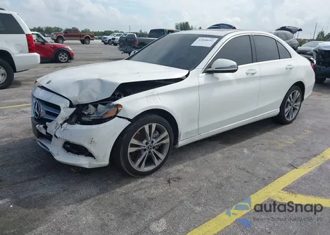 2018 Mercedes-Benz C 300 4Matic из США, поврежденный, VIN 55SWF4KB0JU241962